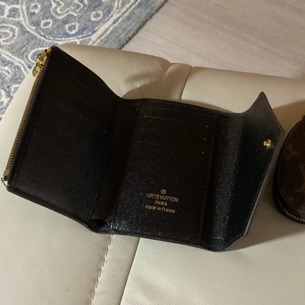 Brown and Black Wallet and Keychain Set - Picture 2 of 5